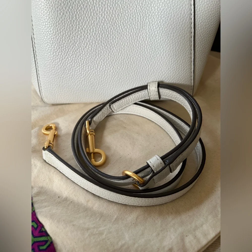 TORY BURCH White Mcgraw Bucket with Cross Body Strap & Dust bag